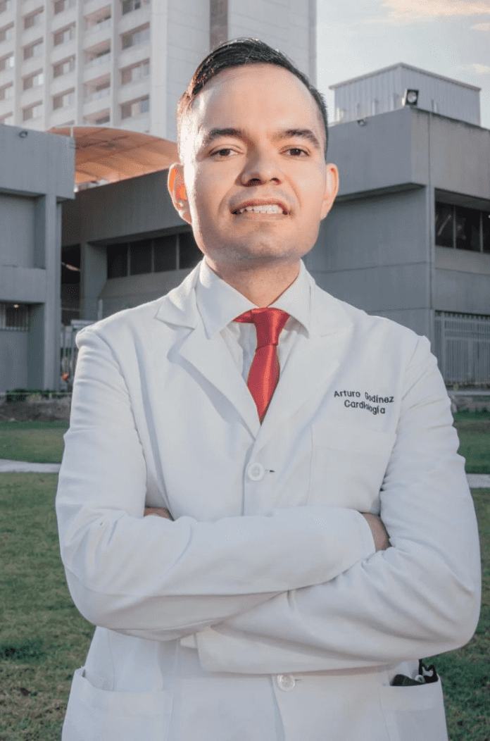 Dr. Arturo Godínez Flores - Especialista en Tratamiento de cardiomegalia en Guadalajara
